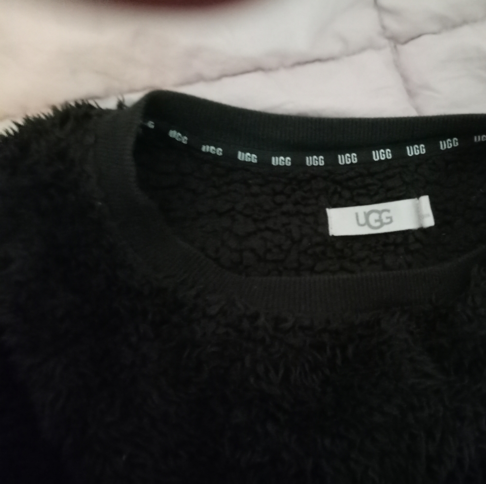 Size large black ugg sweater